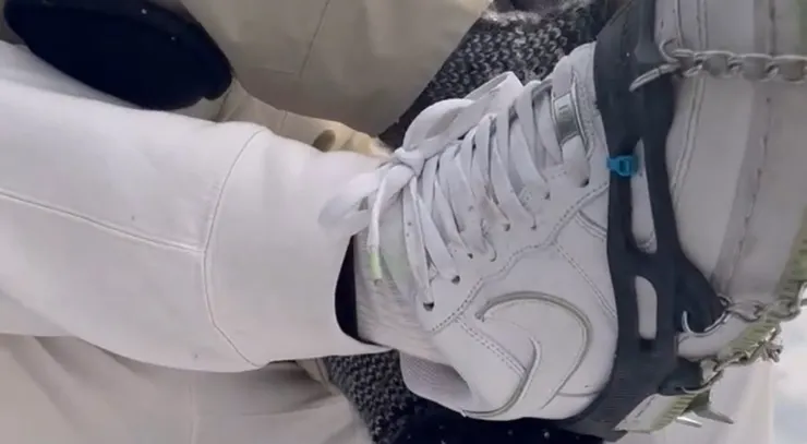 冰爪用來套在運動鞋外