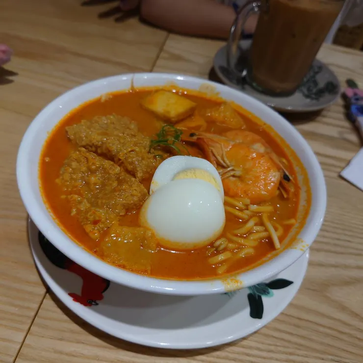 南洋咖哩啦沙湯麵