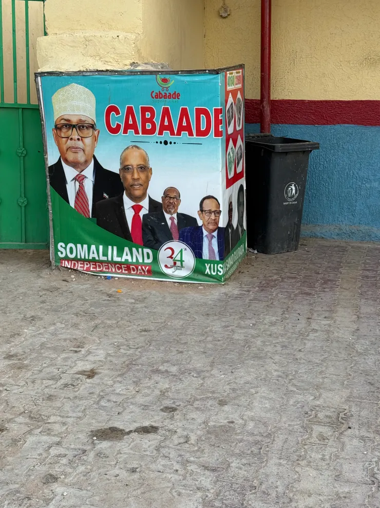 7月適逢5年一次的大選結束，政黨輪替，這是新上任的總理