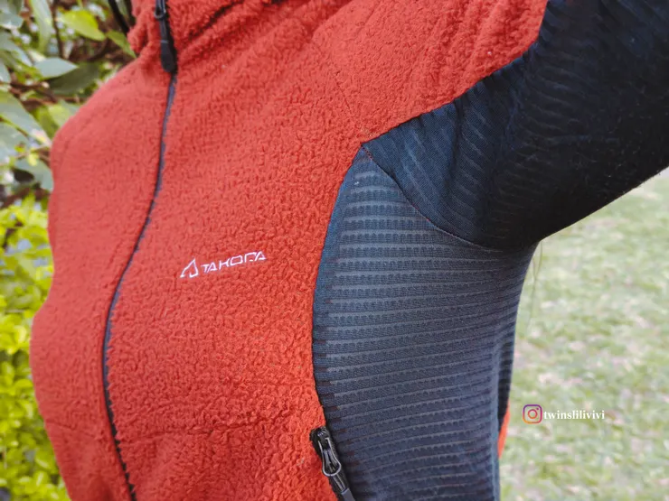 腋下彈性針織布料的拼接讓透氣度增加