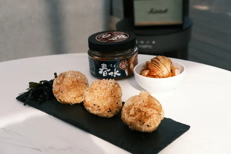 圖說：春水招牌辣醬泡菜搭配不同食材，碰撞出絕妙好滋味。（圖/ 春水良品）