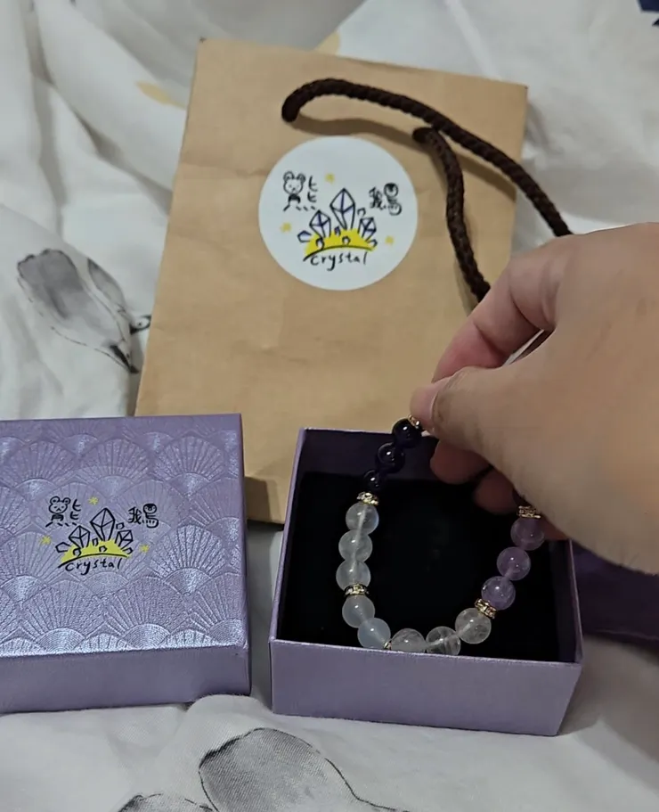 包材成本也很高（絨布袋+專屬紙盒紙袋）