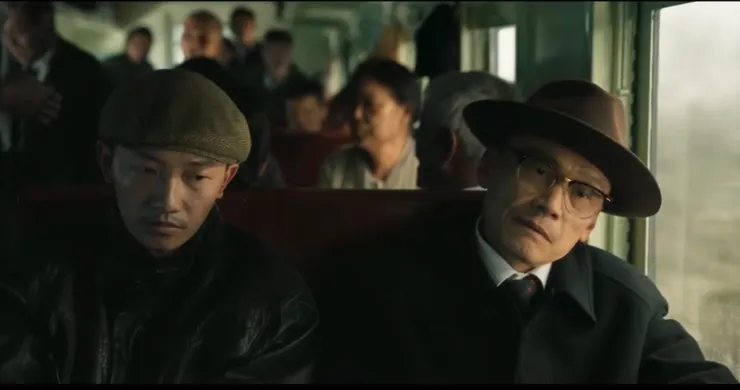 左為二雄(Futao)由蔡昌憲飾，右為范春由陳以文飾