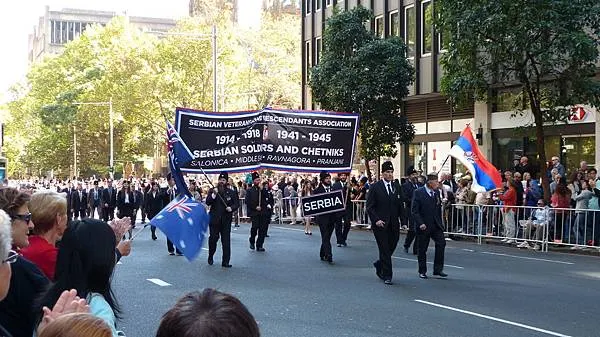 塞爾維亞退伍軍人協會，別忘了，第一次世界大戰的引爆點，就在當年的塞爾維亞