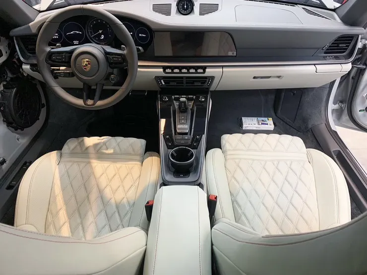 這個角度看也非常完美，訂製的細節真的太美、太好看！