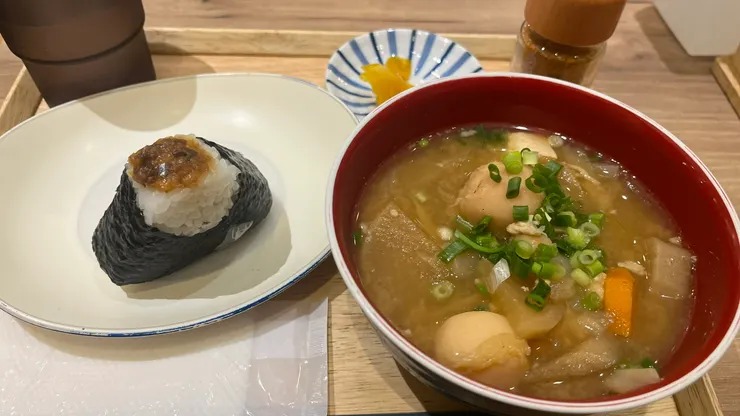 米香和味噌香同時出現在口中。