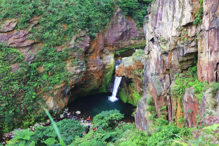 10:22小錐麓經典拍照地點(下方即為大鬼瀑布，已有人在瀑布戲水）