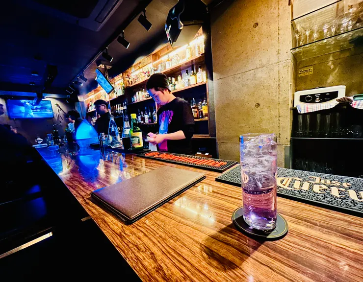 跨年夜一個人在池袋的酒吧喝兩杯