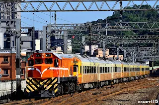 9輛EMU300型在R117牽引下前往他的終點站