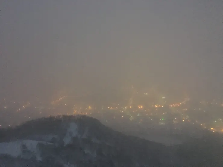 纜車登上函館山，可惜天氣並不好。