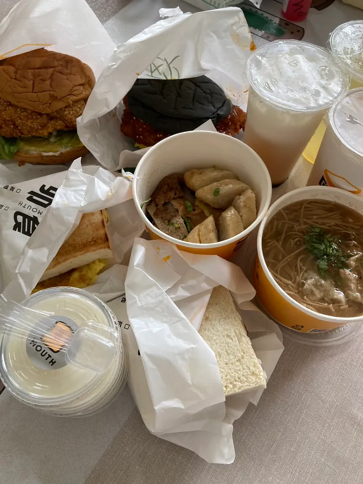 兩人份的量還可以當成兩餐來吃,還綽綽有餘!真的是cp值很高啊!