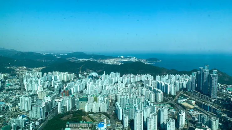 釜山的高樓都滿高的。