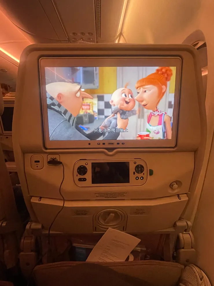 機上娛樂系統，螢幕又大又清晰！