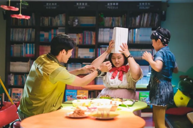 電影前期很喜歡的一段,年齡、性別和經歷都不同的他們,因為「獨特」而在一起。