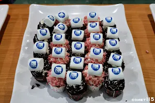 館方準備別出心裁的蛋糕給來參觀的民眾