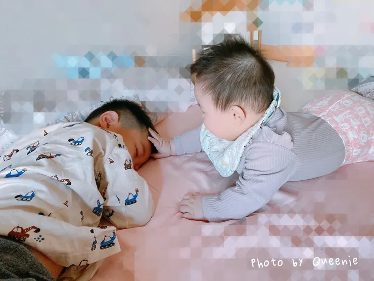 妹妹：哥哥起床囉~