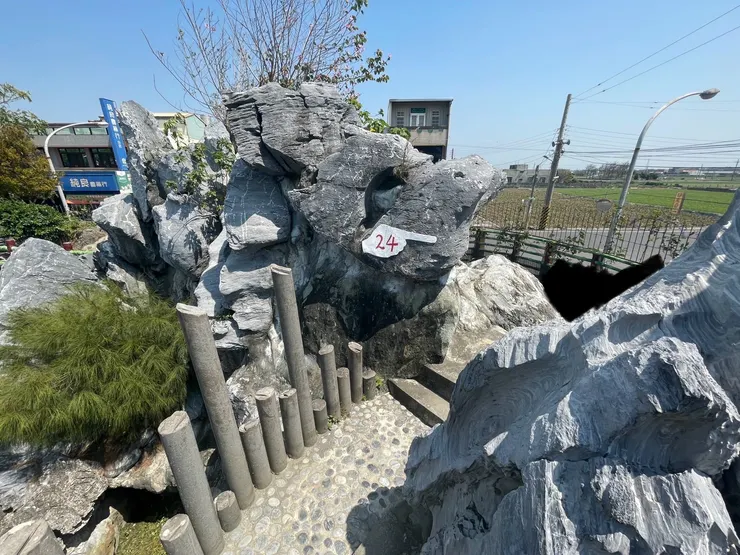 走過鵲橋直接看到指標24???很神奇的沒看到指標23😅