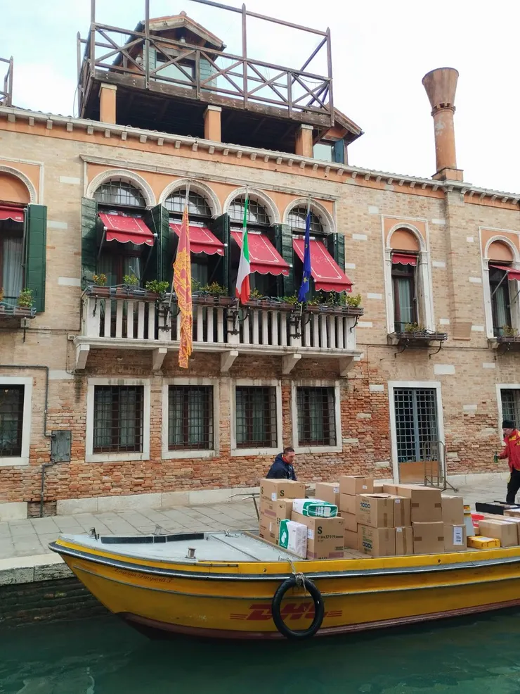 載貨的船隻，不是所有船都能載人～