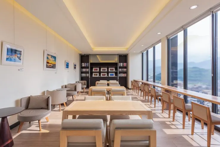 除了看綠油油山景，同時還放了很多日出照的藏綠居