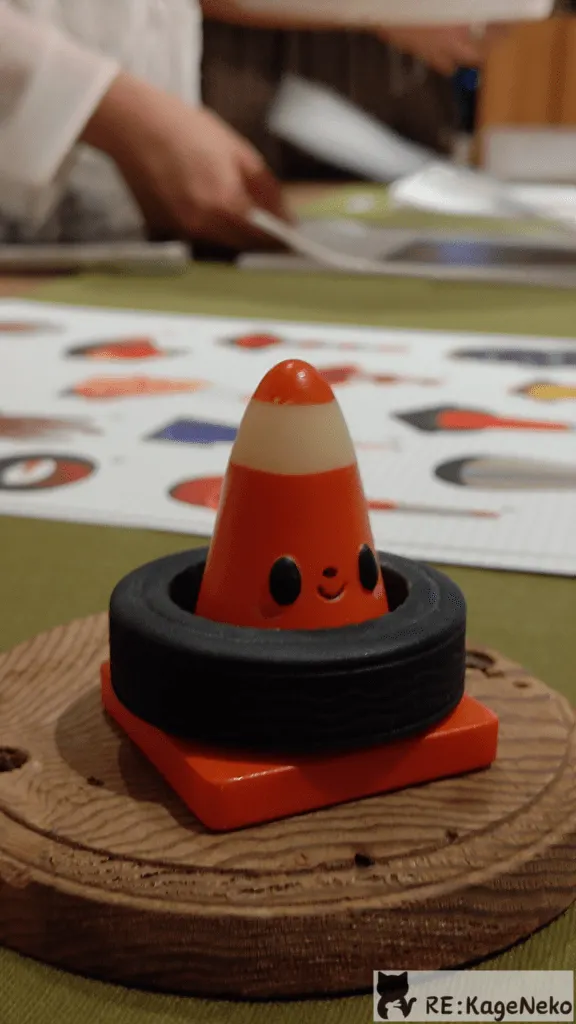 桌上的小三角錐