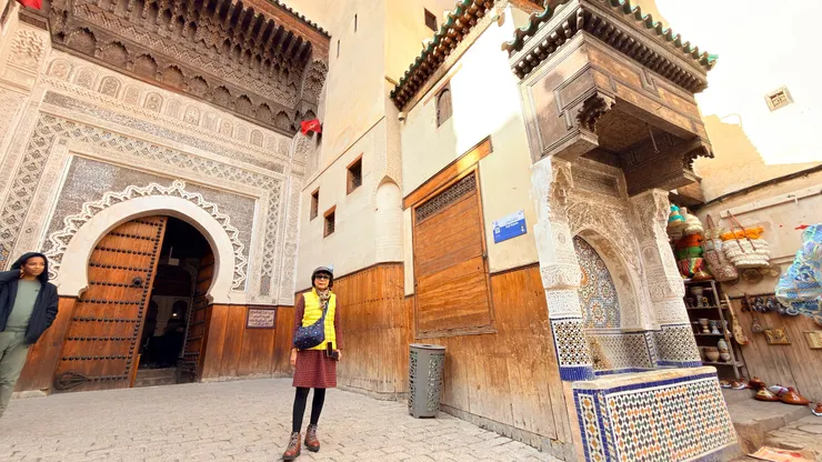 布伊納尼亞神學院典雅的雪松木雕屋簷