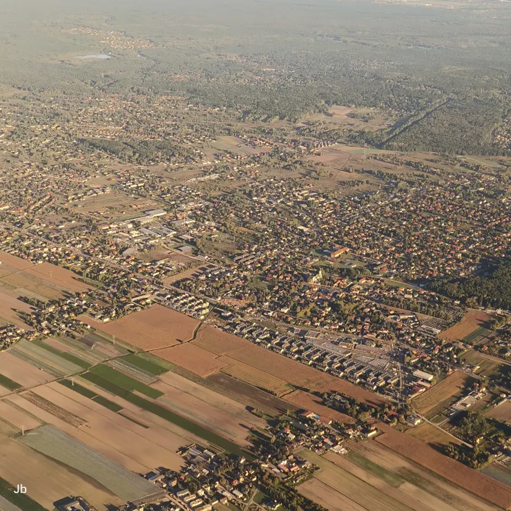 【9/30早上搭LOT 07：30的班機往慕尼黑轉長榮返台，從機上俯瞰華沙。】