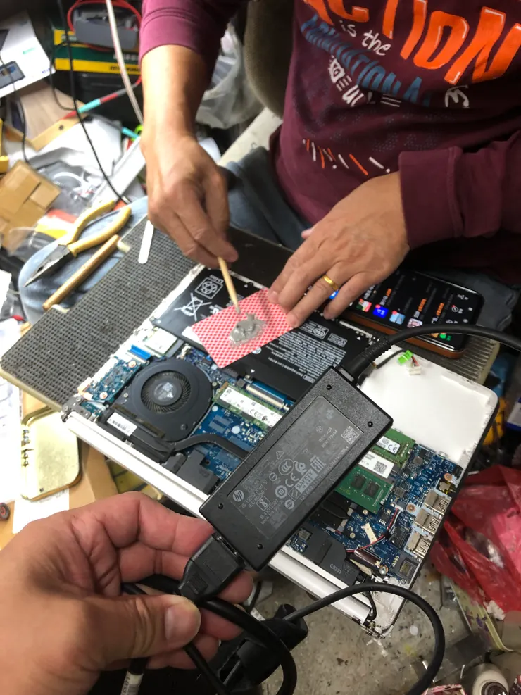 開始調製強化固定膠。