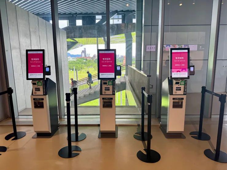 現場也有自助機台可以買票