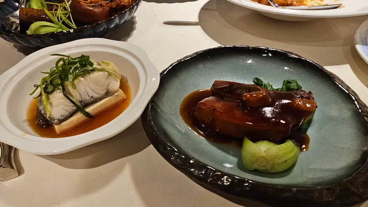 這是無錫排骨和魚肉!