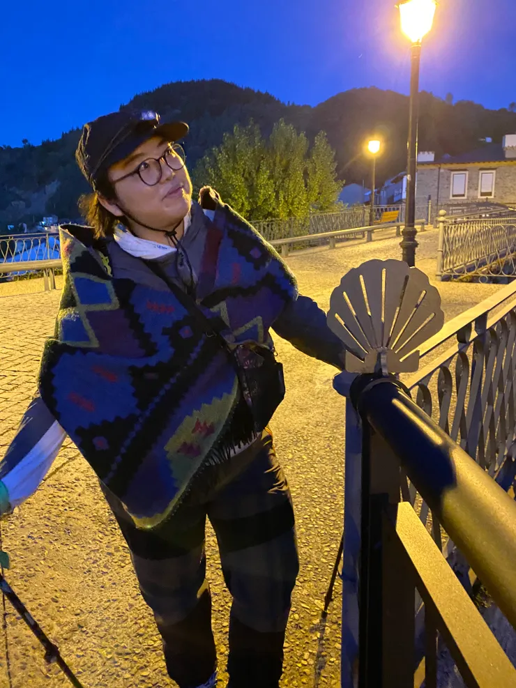 還不知道累還很開心拍照（大部分東西都寄了，只帶了行動電源跟水壺、一些飛機餐乾糧）