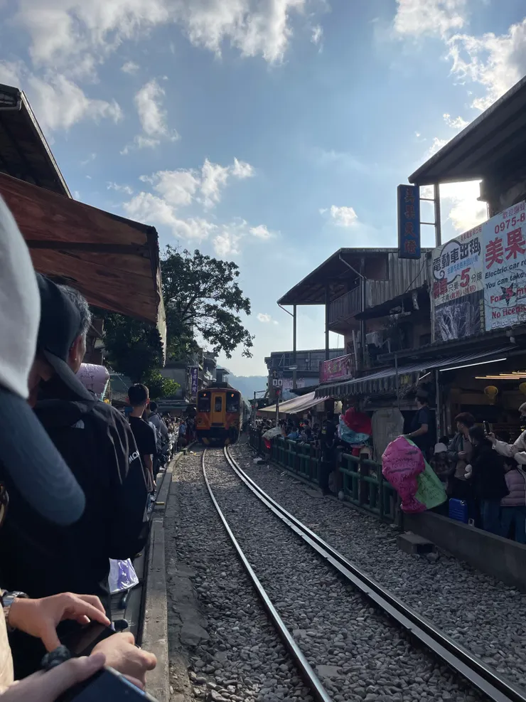 討論了很久這到底是不是我們剛剛坐的火車