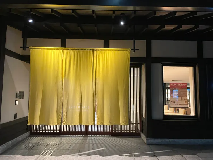 這是前天晚上去完超市回來拍的