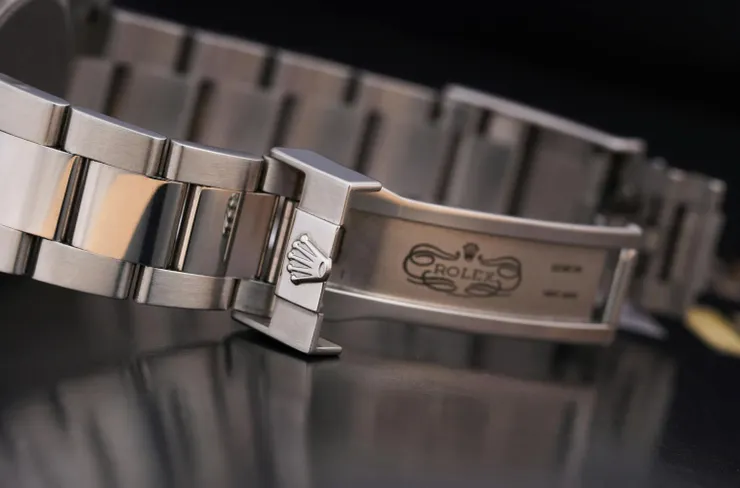 定期送往特約零售商做專業檢測，能有效延續勞力士腕錶壽命