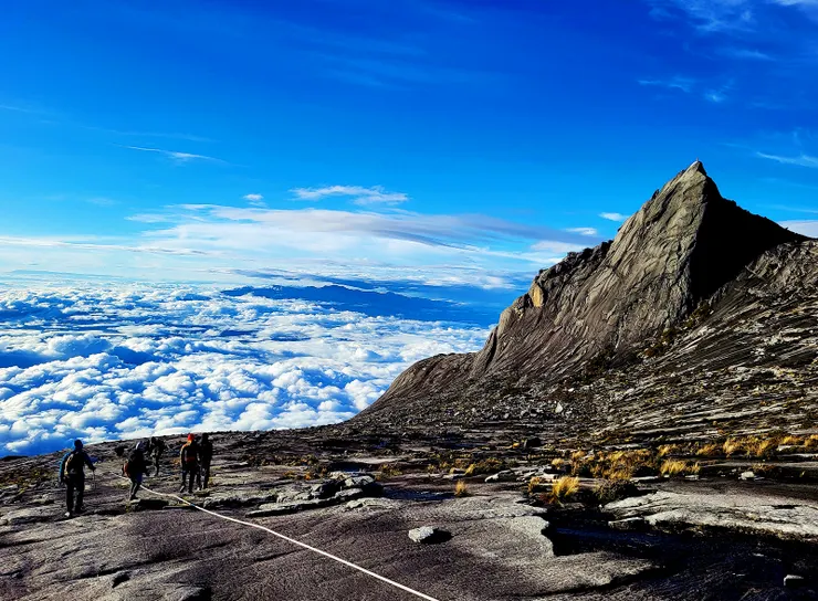 ▲South Peak (3922m)