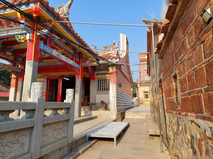 烈嶼西方宮的旁邊，有百年風獅爺。