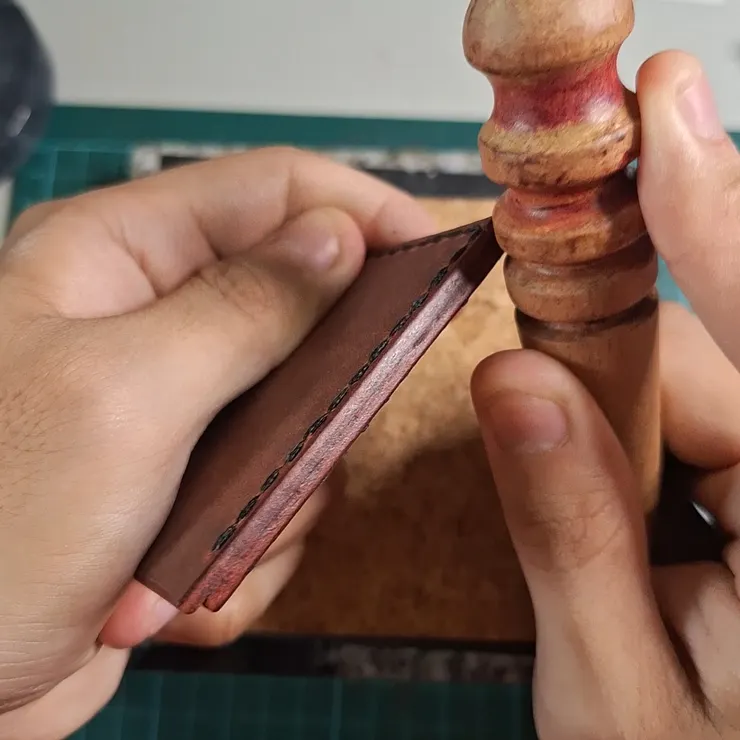 使用磨緣棒進行磨邊