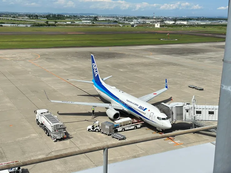 少了一片玻璃看飛機，多了一些震撼感