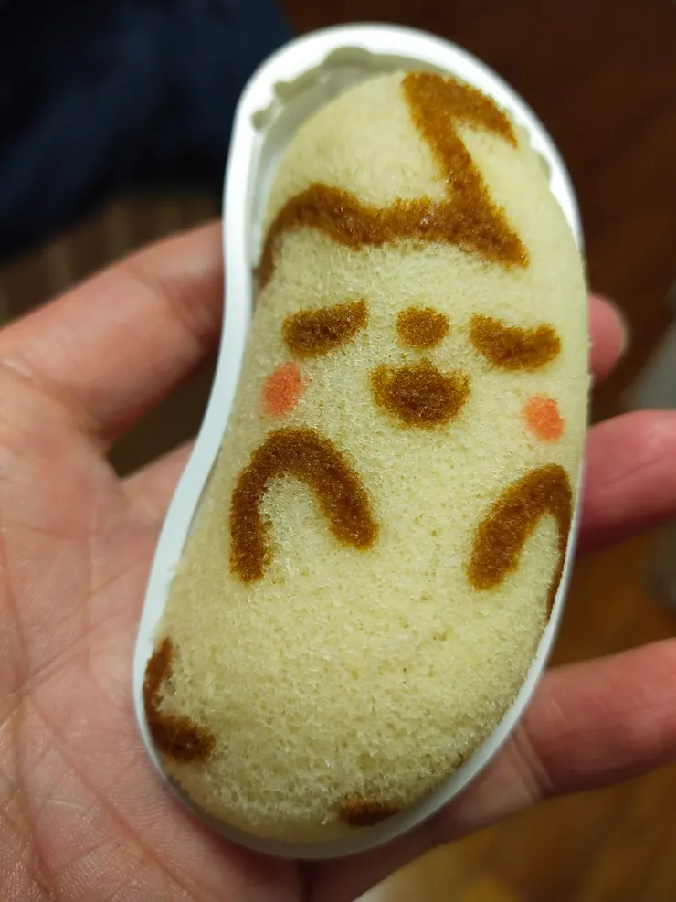 寶可夢限定款小盒中有四個，每個圖案都不一樣