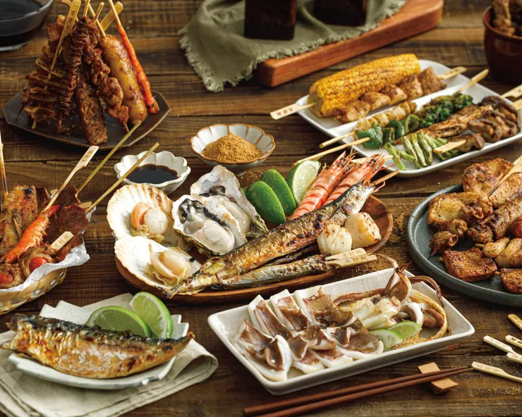 圖說：焦糖楓有豐富多元的食材可供挑選，秋季時令鮮美滋味打造串燒饗宴，喚醒秋日食慾。（資料來源：焦糖楓）