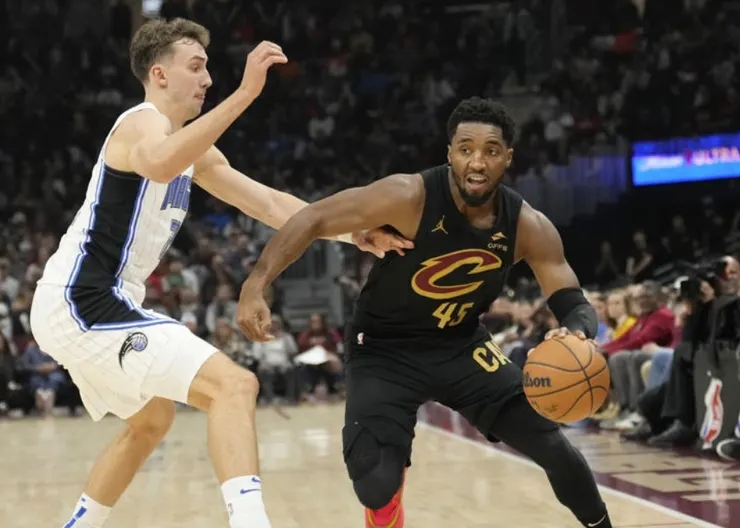 米曹盤球推過對方防守球員