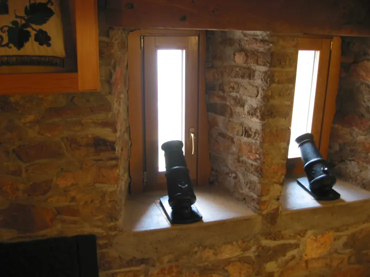 塔內展示文物：小砲？