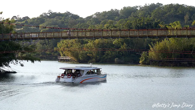 ▲峨眉湖吊橋風景區/圖片來源:Betty's Jump Diary