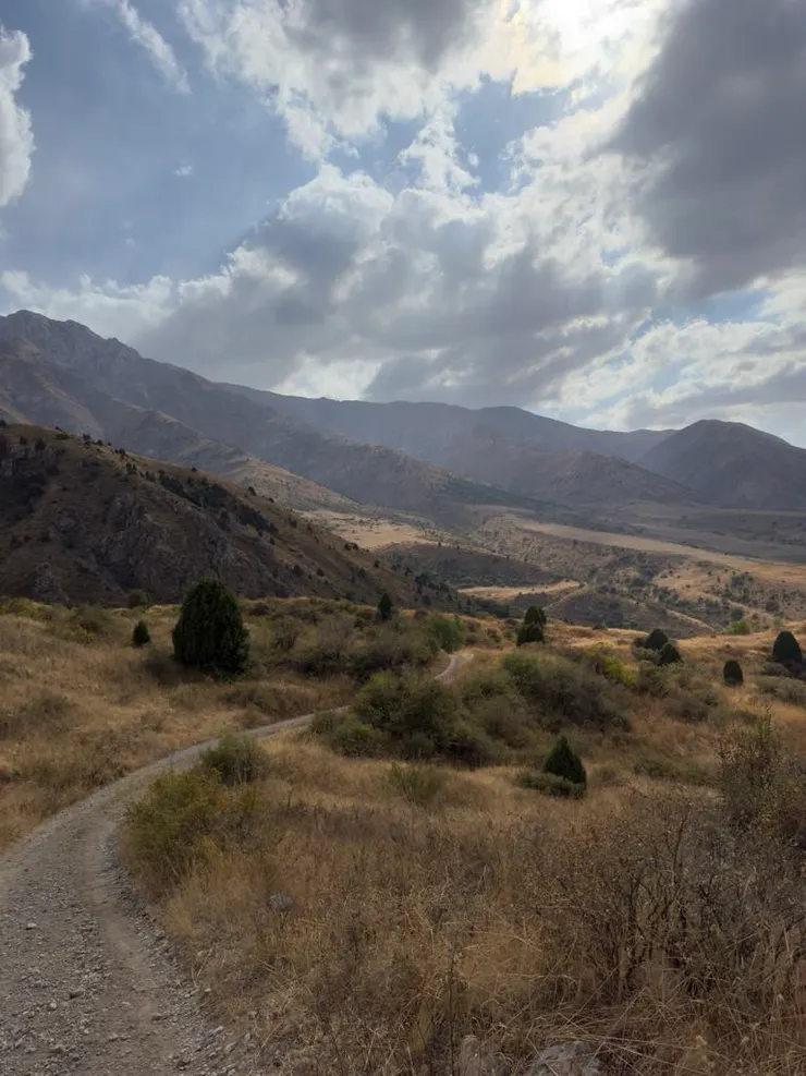 國家公園風景一隅，綿延無盡的小路