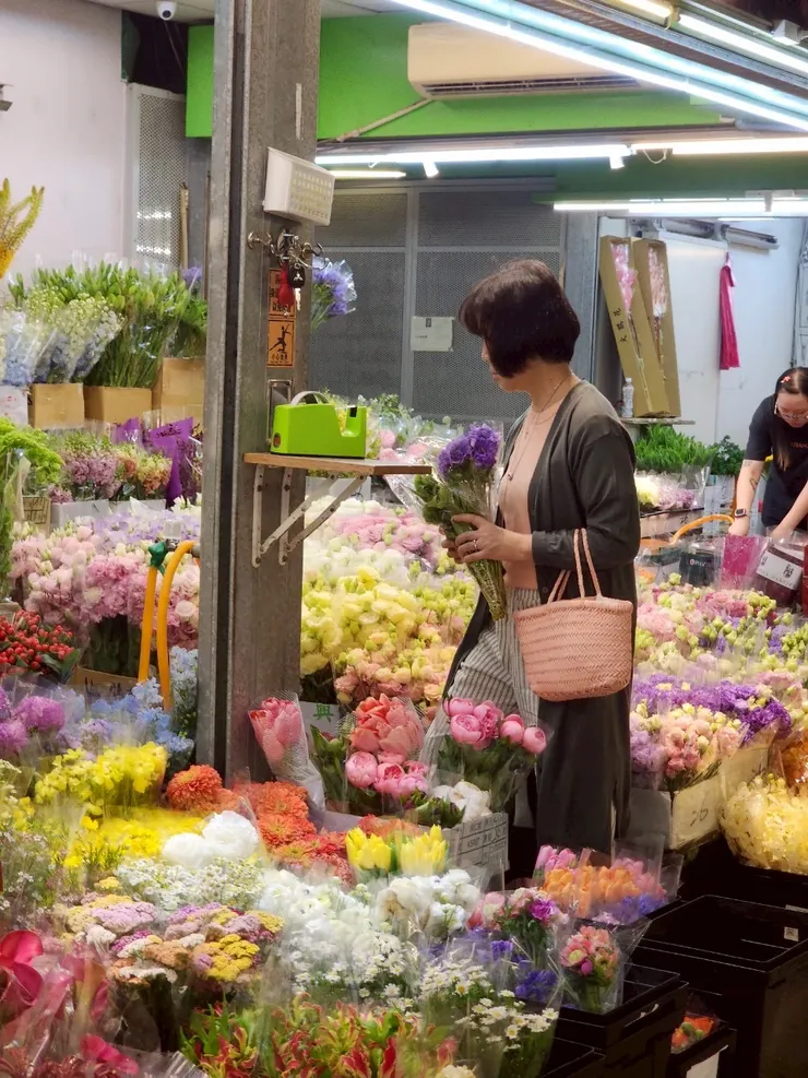 去花市，把穿搭顏色融入，感覺更開心