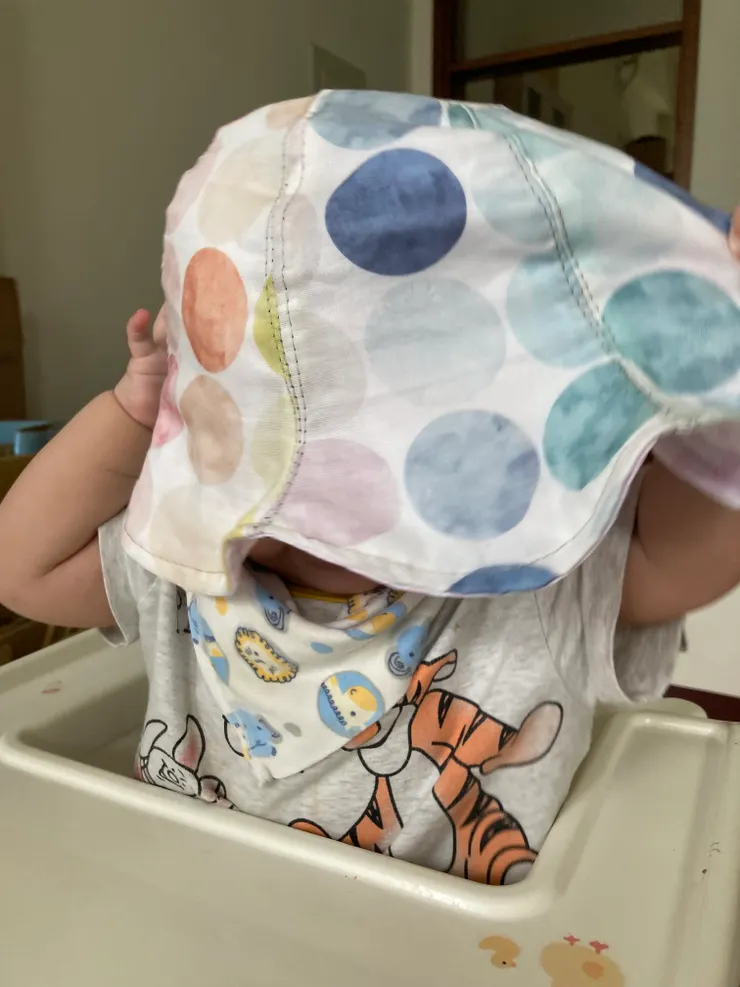 女兒很不捧場一直想脫下帽子（笑）