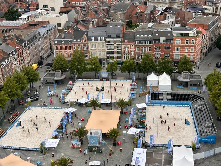 從鐘樓俯瞰Ladeuzeplein