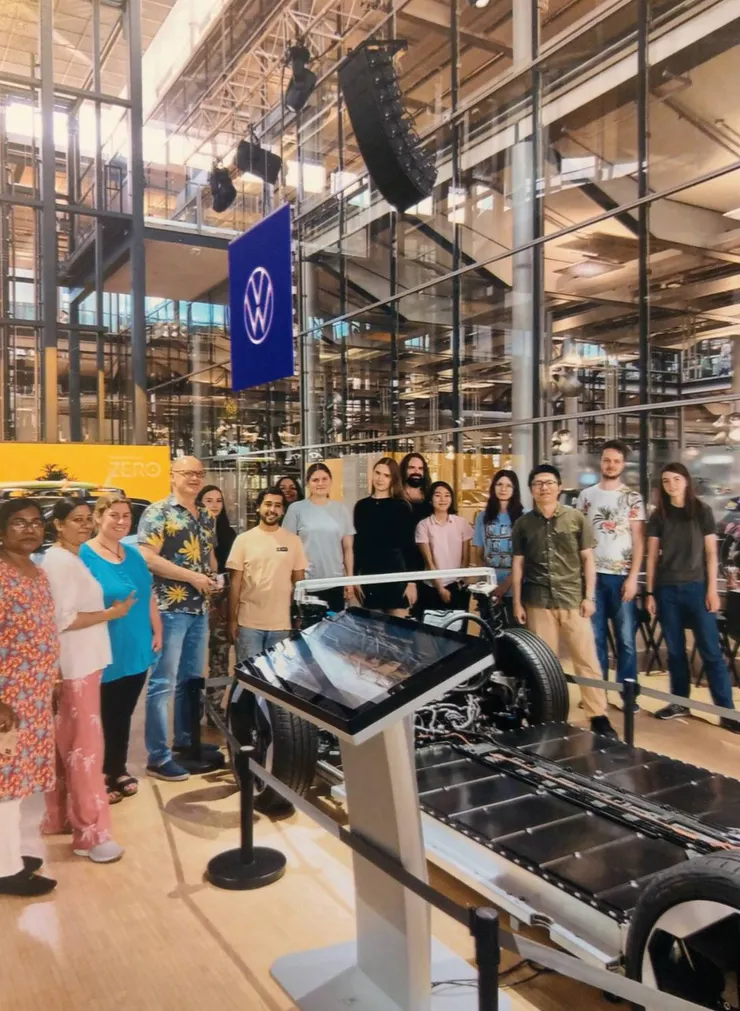第一期的同學，參觀VW博物館