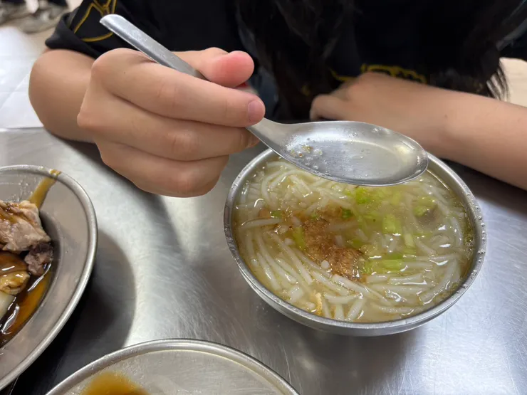 米粉湯的靈魂是湯頭清甜好滋味
