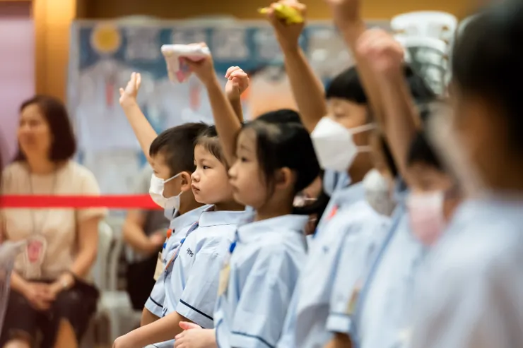 新生們踴躍地參與各項生命教育體驗活動