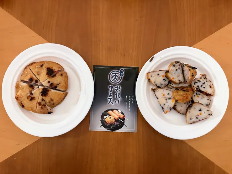 "磯揚げまる天"的產品是可以帶走成為伴手禮的好東西。店鋪買的商品回到家裡也可以加熱來吃